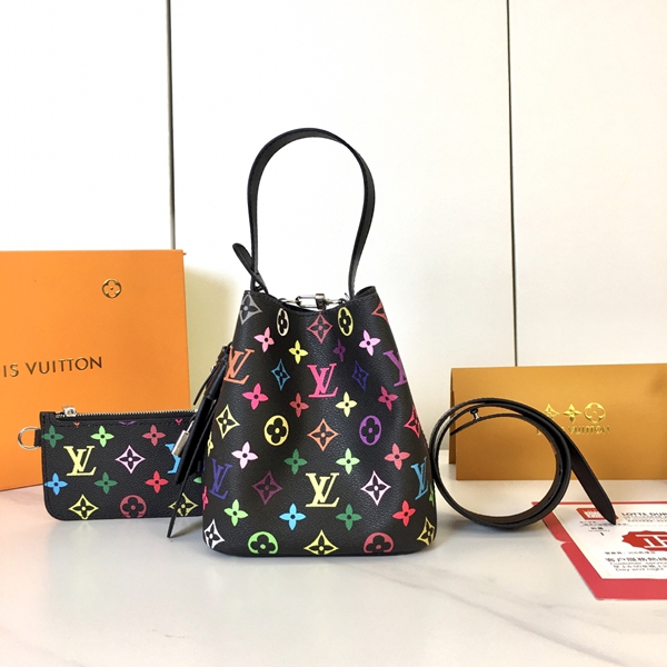 ルイヴィトンバッグ背面デザイン